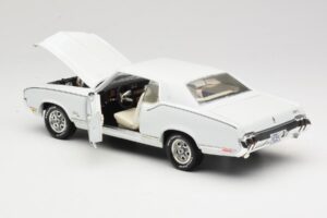 Oldsmobile Cutlass SX Vit ERTL 1:18 33775 Metall — bild 5 av 8