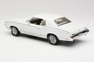 Oldsmobile Cutlass SX Vit ERTL 1:18 33775 Metall — bild 7 av 8
