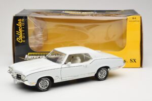 Oldsmobile Cutlass SX Vit ERTL 1:18 33775 Metall — bild 8 av 8