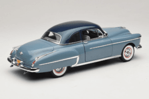 Oldsmobile 88 Blå Grease Auto World 1:18 AWSS103/06 Metall — bild 3 av 8