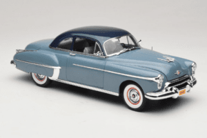 Oldsmobile 88 Blå Grease Auto World 1:18 AWSS103/06 Metall — bild 6 av 8