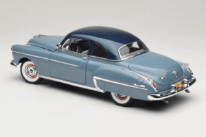 Oldsmobile 88 Blå Grease Auto World 1:18 AWSS103/06 Metall — bild 7 av 8