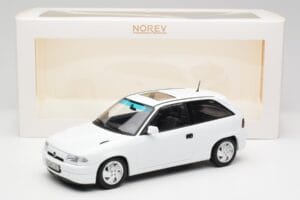 Opel Astra F GSi Blanc Casablanca Norev 1:18 183673 Metall — bild 6 av 6