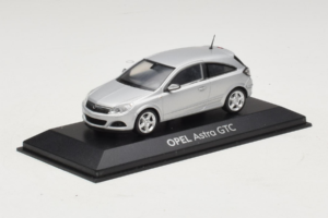 Opel Astra H GTC Silver Minichamps 1:43 ASTRA003 Metall — bild 2 av 4