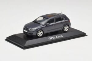 Opel Astra H Grå Minichamps 1:43 B24910027A Metall — bild 2 av 4
