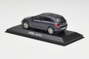 Opel Astra H Grå Minichamps 1:43 B24910027A Metall — bild 3 av 4