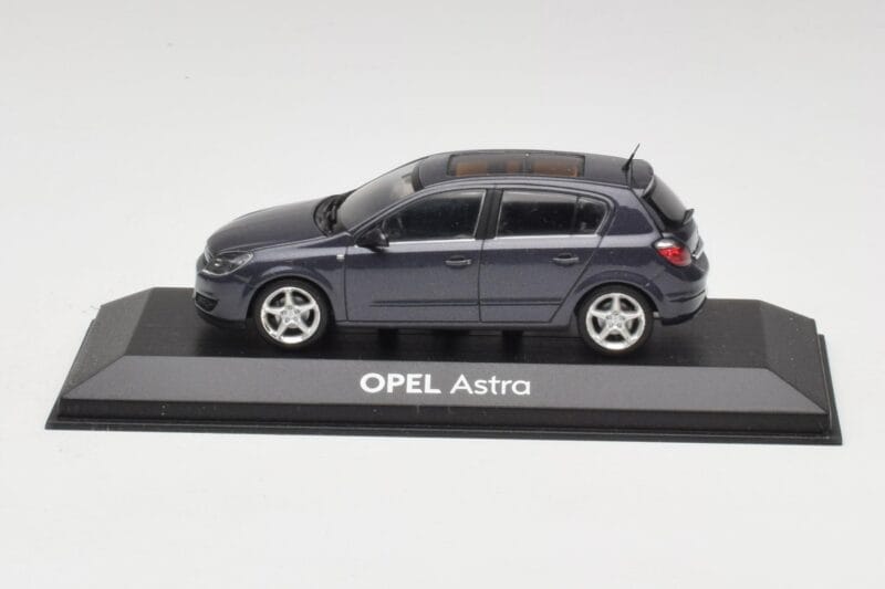 Opel Astra H Grå Minichamps 1:43 B24910027A Metall