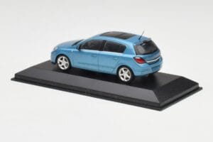Opel Astra H Ljusblå Minichamps 1:43 400043001 Metall — bild 3 av 4