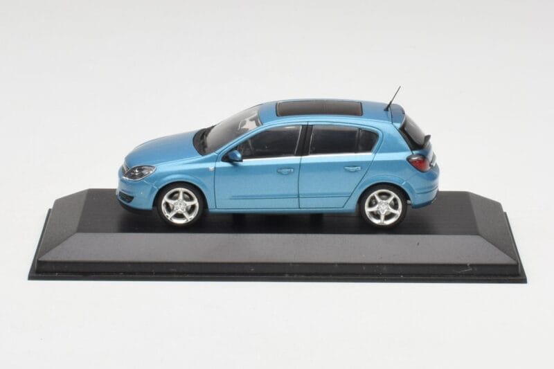 Opel Astra H Ljusblå Minichamps 1:43 400043001 Metall