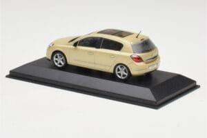 Opel Astra H Gul Metallic Minichamps 1:43 403043003 Metall — bild 3 av 4