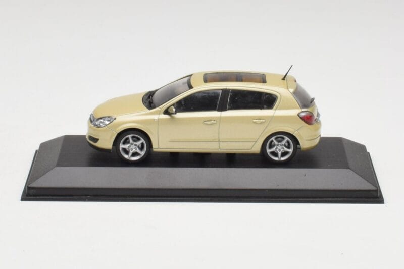 Opel Astra H Gul Metallic Minichamps 1:43 403043003 Metall