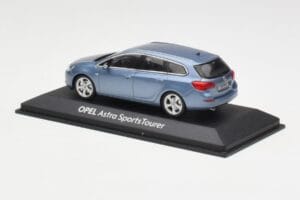 Opel Astra J Sports Tourer Blue Metallic Minichamps 1:43 400049012 Metall — bild 3 av 4