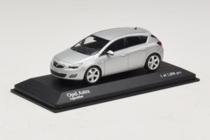 Opel Astra J Silver Minichamps 1:43 400049000 Metall — bild 2 av 4