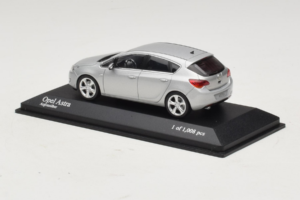 Opel Astra J Silver Minichamps 1:43 400049000 Metall — bild 3 av 4