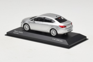 Opel Astra J Silver Minichamps 1:43 410042000 Metall — bild 3 av 5