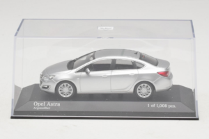 Opel Astra J Silver Minichamps 1:43 410042000 Metall — bild 4 av 5