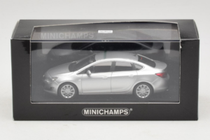 Opel Astra J Silver Minichamps 1:43 410042000 Metall — bild 5 av 5