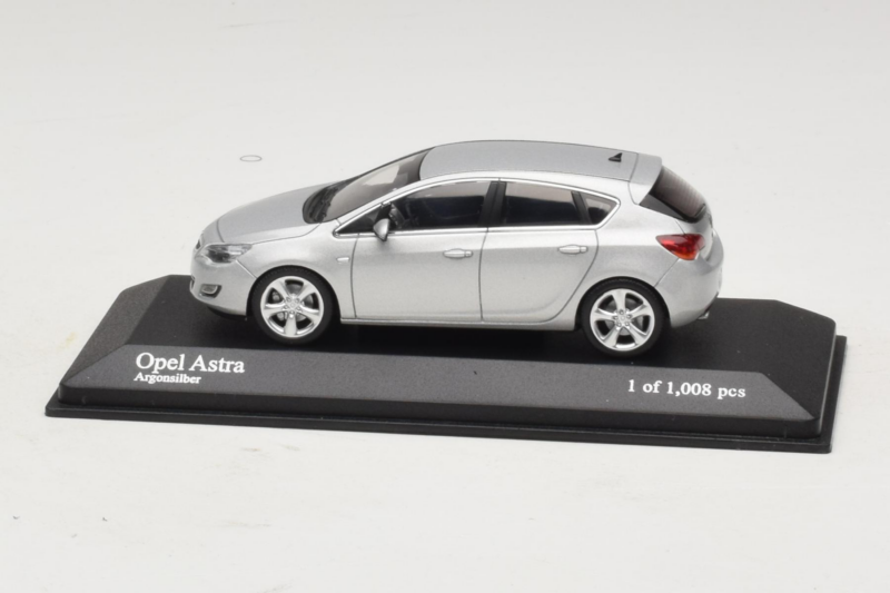 Opel Astra J Silver Minichamps 1:43 400049000 Metall