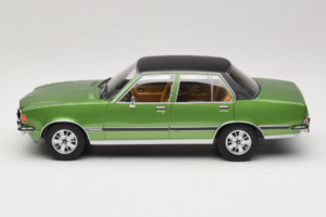 Opel Commodore B Grön MCG 1:18 MCG18565 Metall — bild 3 av 6