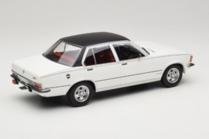 Opel Commodore B Vit MCG 1:18 MCG18564 Metall — bild 2 av 6