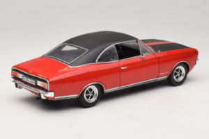 Opel Commodore GS/E Röd Revell 1:18 8826 Metall — bild 3 av 8