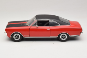 Opel Commodore GS/E Röd Revell 1:18 8826 Metall — bild 4 av 8