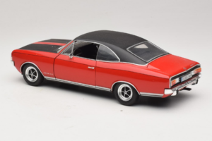 Opel Commodore GS/E Röd Revell 1:18 8826 Metall — bild 7 av 8