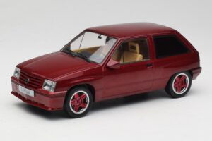 Opel Corsa A Custom Röd MCG 1:18 MCG18433 Metall