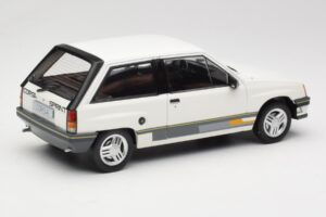 Opel Corsa A Sprint Vit MCG 1:18 MCG18432 Metall — bild 2 av 6