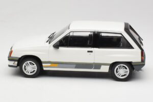 Opel Corsa A Sprint Vit MCG 1:18 MCG18432 Metall — bild 3 av 6