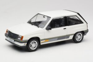 Opel Corsa A Sprint Vit MCG 1:18 MCG18432 Metall