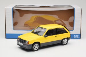 Opel Corsa A SR Gul MCG 1:18 MCG18431 Metall — bild 6 av 6