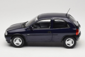 Opel Corsa B Dark Blue Metallic MCG 1:18 MCG18905 Metall — bild 3 av 6