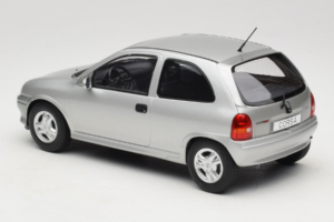Opel Corsa B Grey Metallic MCG 1:18 MCG18515 Metall — bild 5 av 6