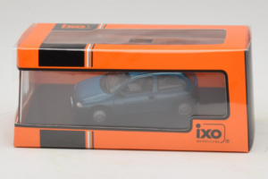 Opel Corsa B Swing Blå IXO 1:43 CLC581N Metall — bild 4 av 4