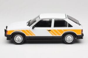 Opel Kadett D SR Vit med Gul Dekor MCG 1:18 MCG18534 Metall — bild 3 av 6