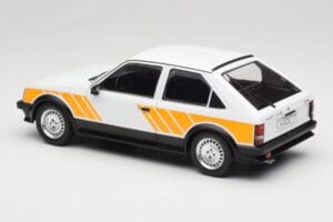 Opel Kadett D SR Vit med Gul Dekor MCG 1:18 MCG18534 Metall — bild 5 av 6