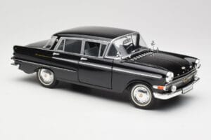 Opel Kapitan P1 Svart Revell 1:18 08822 Metall — bild 6 av 8