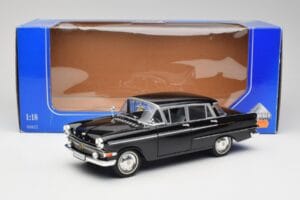 Opel Kapitan P1 Svart Revell 1:18 08822 Metall — bild 8 av 8