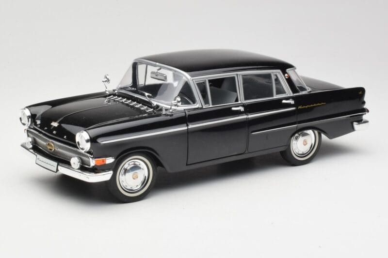 Opel Kapitan P1 Svart Revell 1:18 08822 Metall