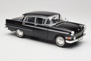 Opel Kapitan P2 Svart Revell 1:18 08821 Metall — bild 6 av 8
