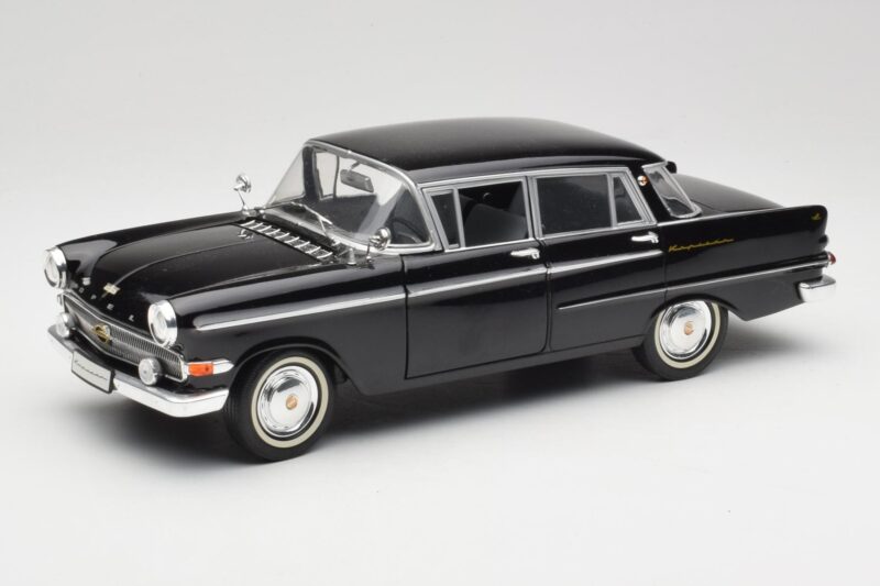Opel Kapitan P2 Svart Revell 1:18 08821 Metall