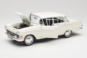 Opel Kapitan P2 Vit Revell 1:18 08821-M1 Metall — bild 2 av 8