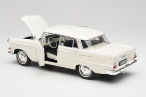 Opel Kapitan P2 Vit Revell 1:18 08821-M1 Metall — bild 5 av 8