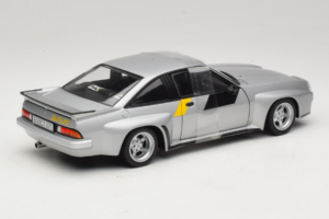 Opel Manta 400 Homologation Silver Revell 1:18 8491 Metall — bild 2 av 6