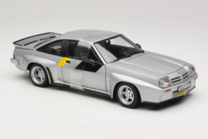 Opel Manta 400 Homologation Silver Revell 1:18 8491 Metall — bild 4 av 6