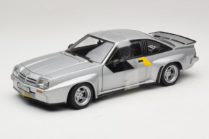 Opel Manta 400 Homologation Silver Revell 1:18 8491 Metall