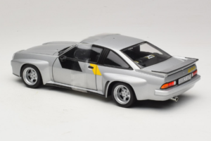 Opel Manta 400 Homologation Silver Revell 1:18 8491 Metall — bild 5 av 6