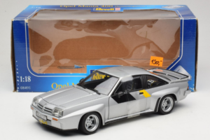 Opel Manta 400 Homologation Silver Revell 1:18 8491 Metall — bild 6 av 6
