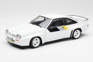 Opel Manta 400 Homologation Vit Revell 1:18 8819 Metall